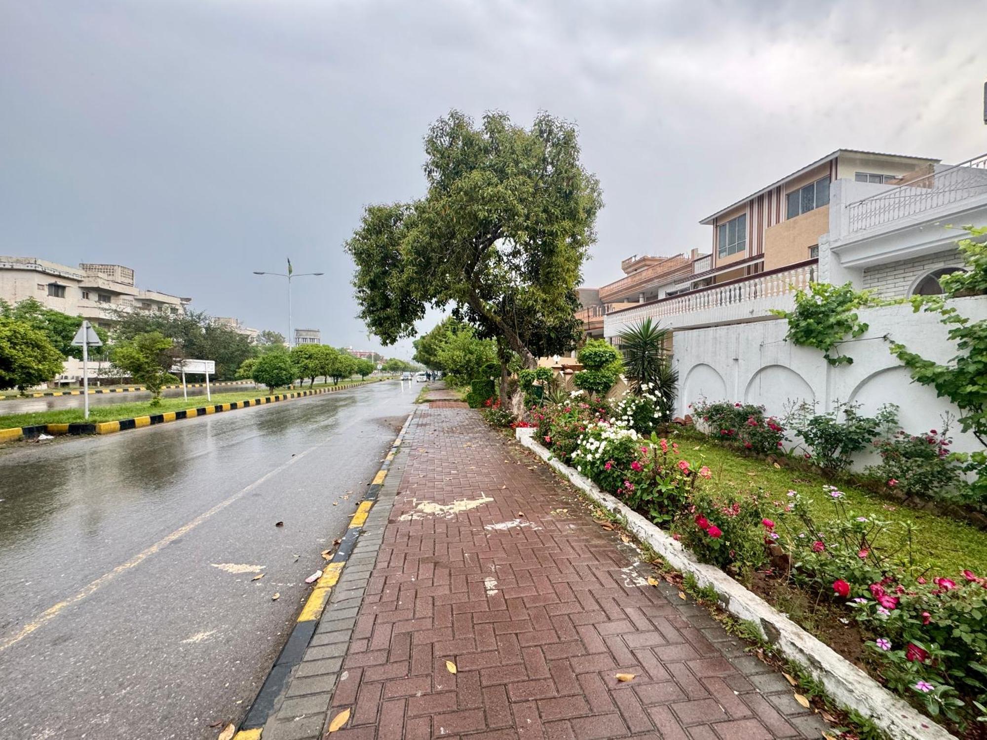 Decent Lodge Guest House Islamabad Exterior foto