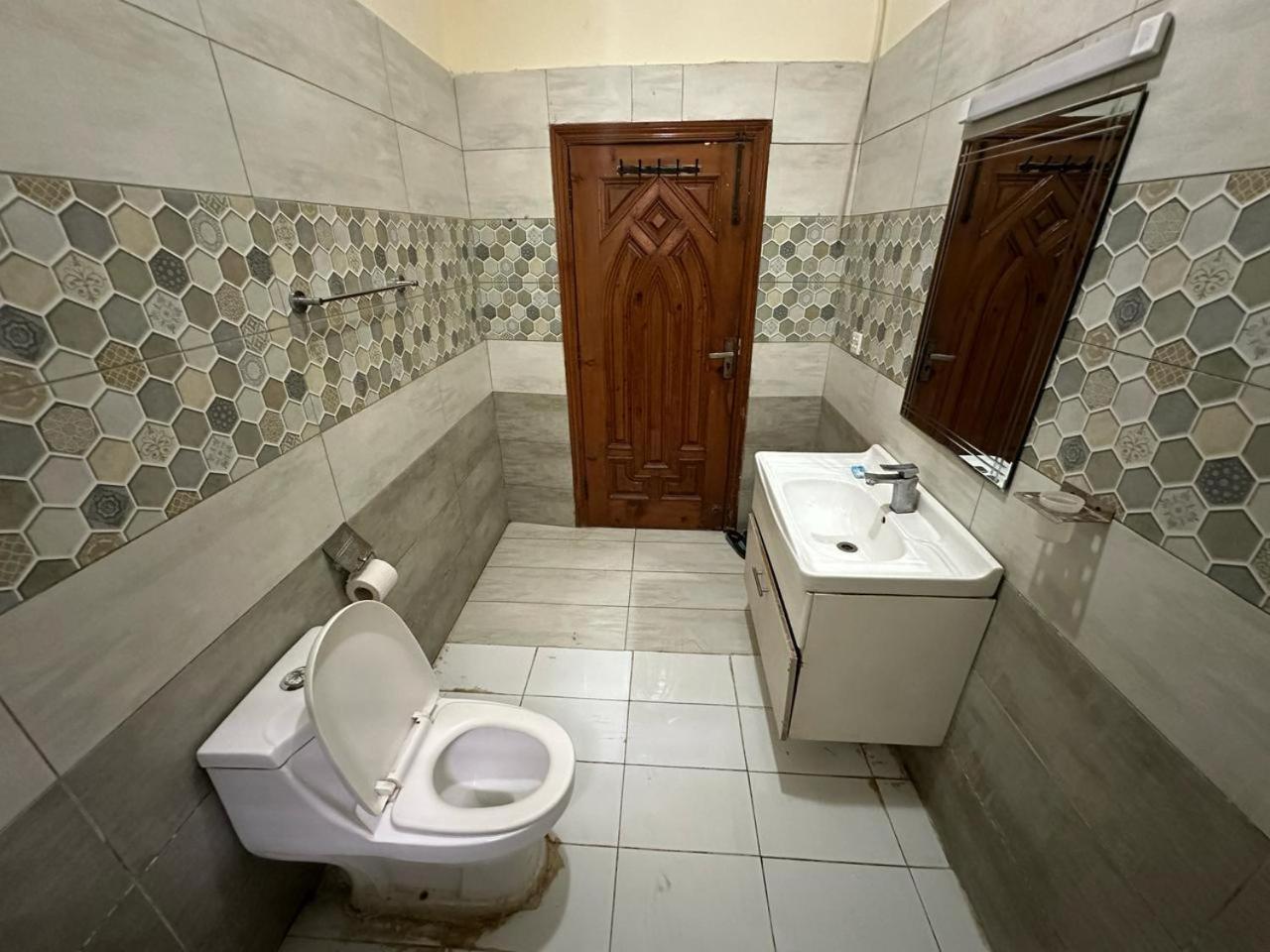 Decent Lodge Guest House Islamabad Exterior foto